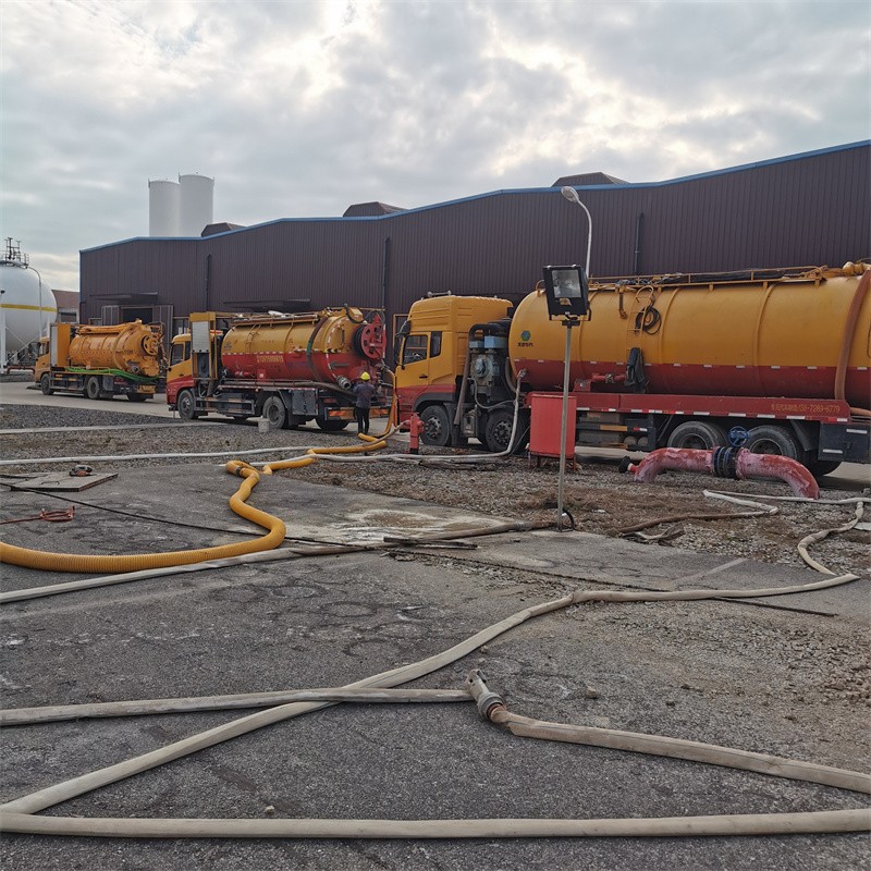 额济纳污水池清理